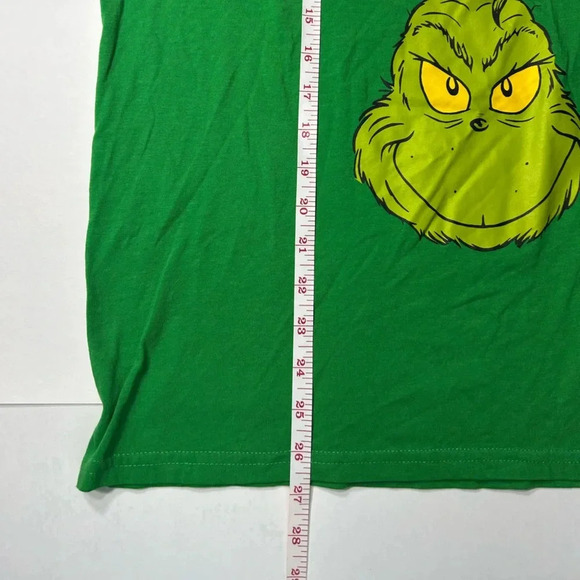 Dr Seuss - The Grinch - Who Needs Mistletoe with a Face Like This T Shirt 🎄 - Picture 3 of 5